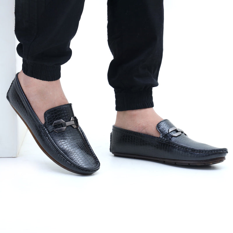 Ugur leather finish hand made dotted  loafers Black